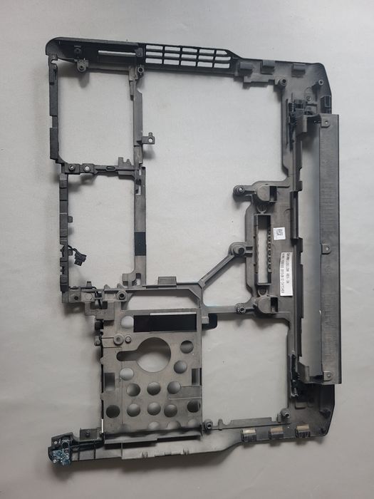 Sprzedam obudowe kadlubek do laptopa DELL Latitude E6230 P14T