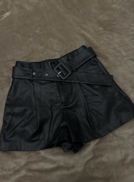 Шорти Zara з еко-шкіри