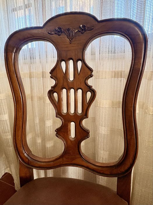 8 Cadeiras mesa de jantar, madeira e pele