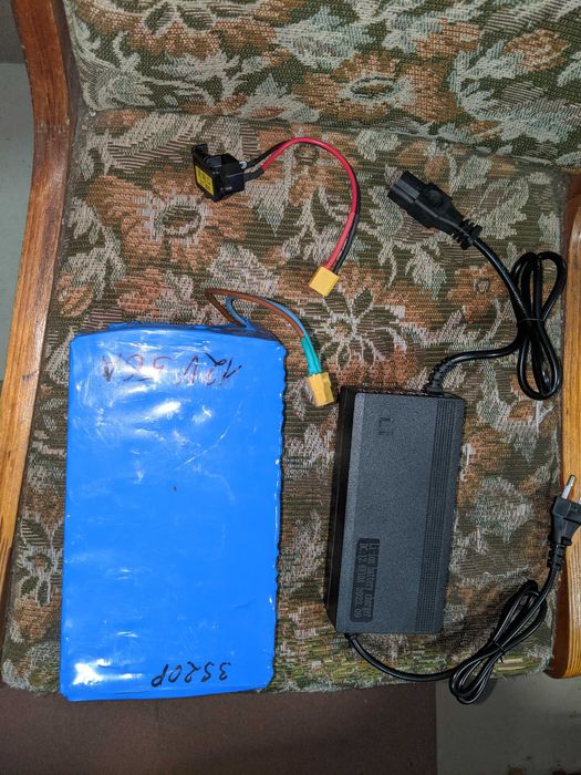 повербанк li-ion 12v 56a зарядне 12.6v 10a безперебійник акб 12-24в