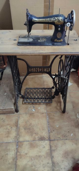 Máquina de Costura Vintage - SINGER (Para desocupar)