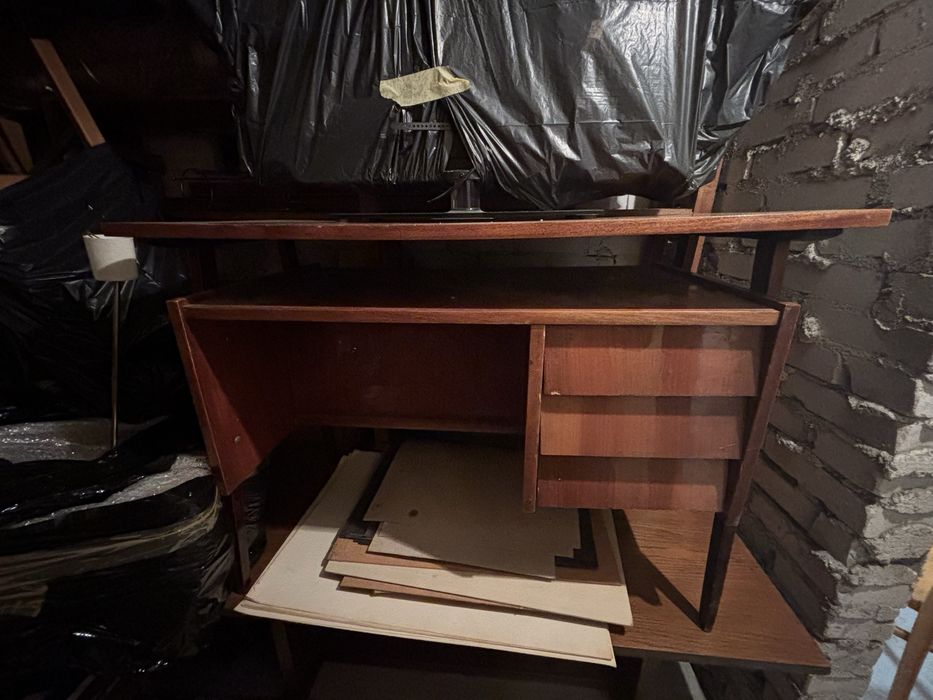Biurko PRL kompaktowe z szufladami