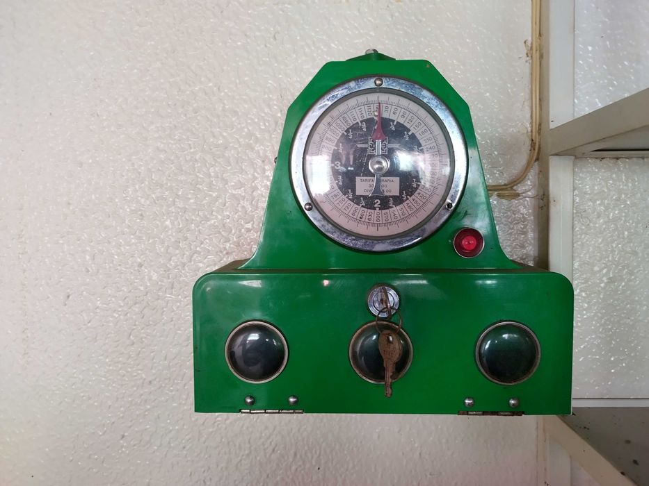 Vende-se mesa de bilhar em bom estado