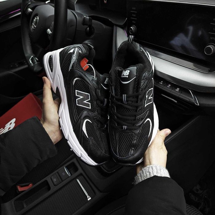 Зимові кросівки New Balance 530 чорні з білим (хутро)