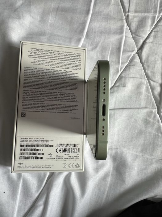 Продам iPhone 12