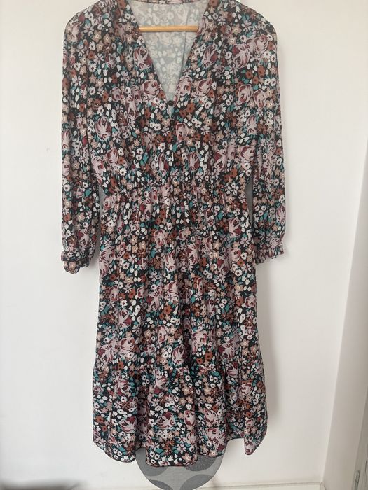 Kwiecista sukienka wiosenno-letnia