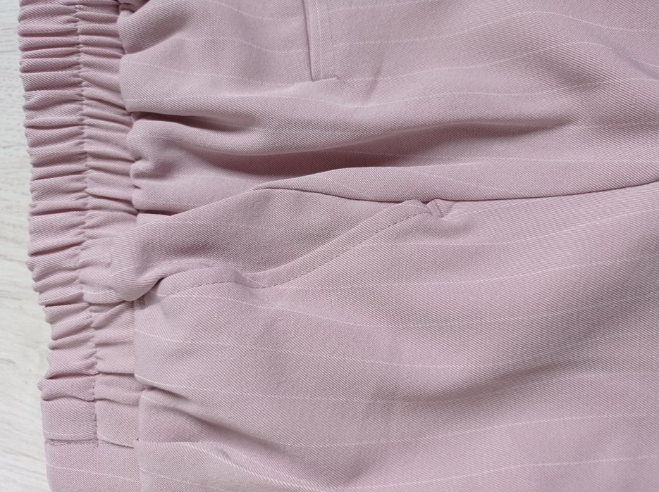 Spodnie z kantem House