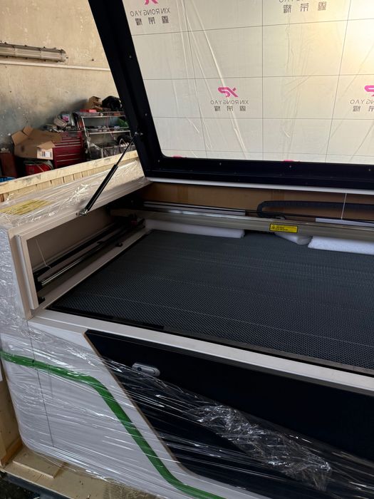 Profesjonalny laser 1390, CO2, 150W z kamerą SV300-New