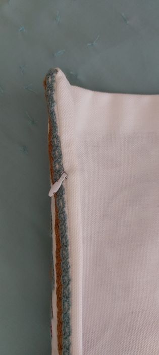 Almofada bordada - Origem Dubai