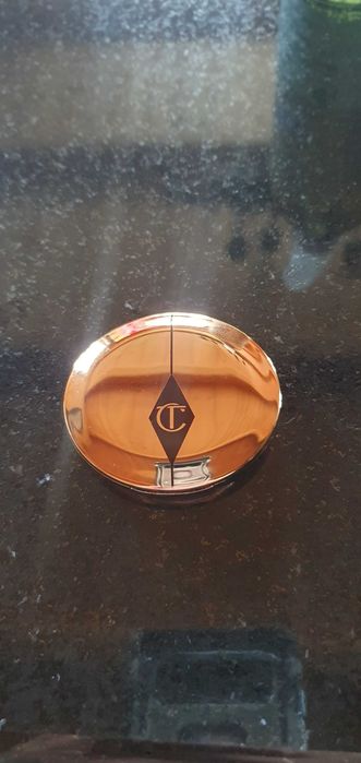 Charlotte tilbury  puder prasowany mini