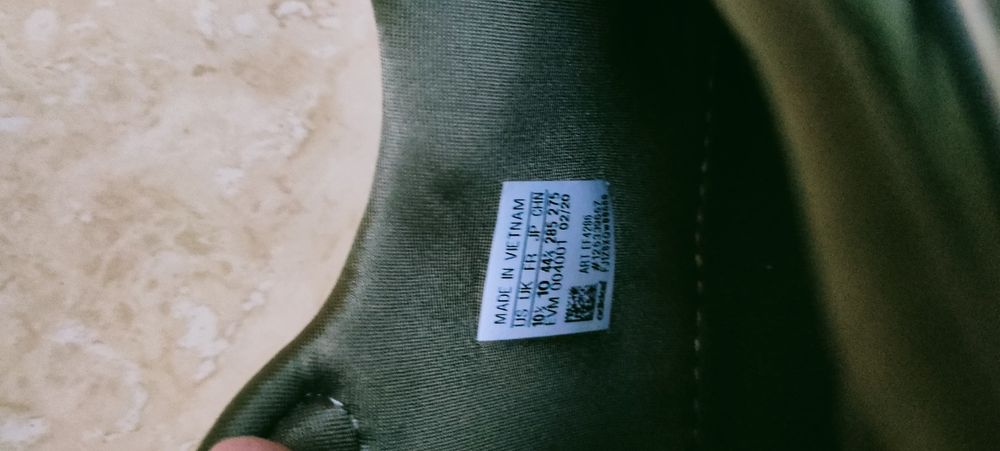 Sapatilhas Adidas OZWEEGO tamanho 44 2/3