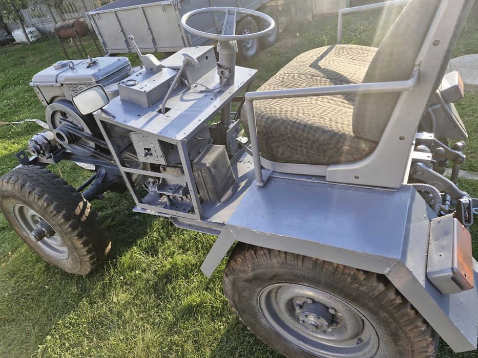 Продається трактор двох мостовий
Мотор від мотоблока 12
Коробка від м