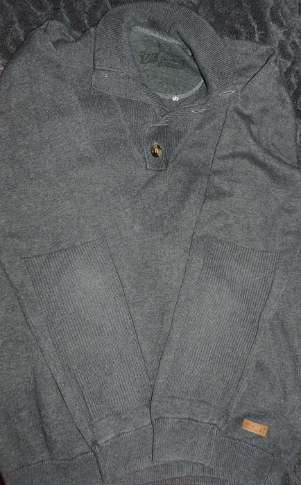 Ciemnoszary sweter EDC Brand