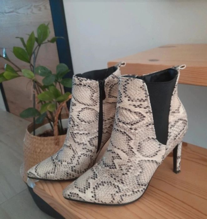 Wężowe botki  36