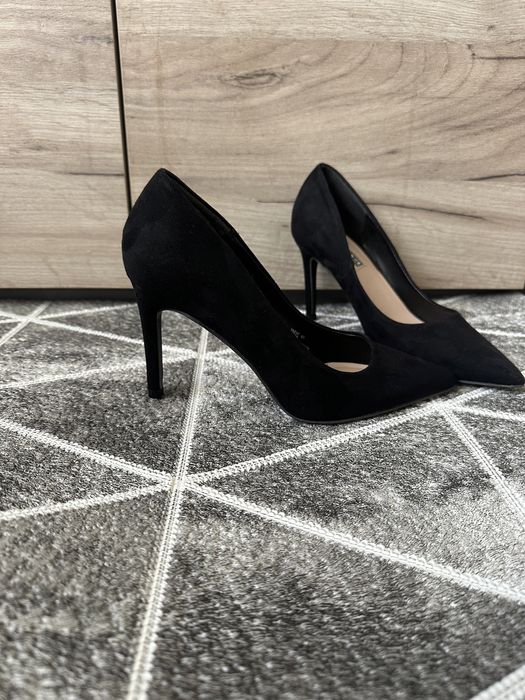 Туфлі лодочки з гострим носком