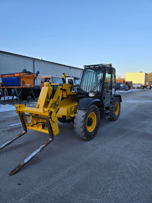Wózek jezdniowy podnośnikowy marki JCB 531T70AG