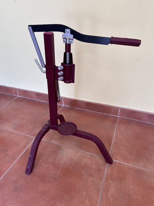 Maquina engarrafar. Como nova. Rolhas cortiça.