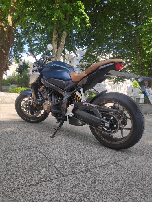 CB 650R ---- 2021