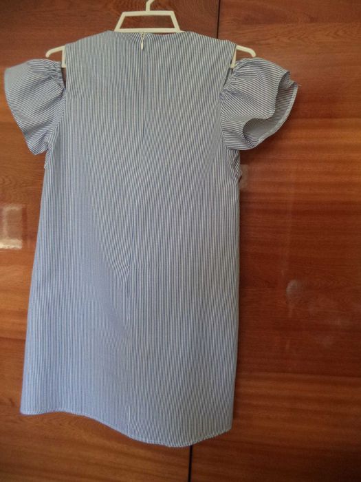 Платье х/б воздушное на 8-9лет, длина 68см в голубую полоску. Венгрия