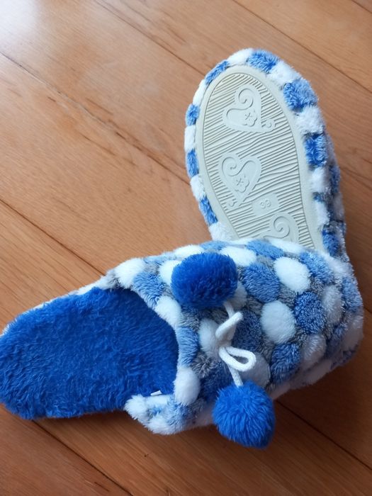 Chinelos de quarto com pompons, tam. 39