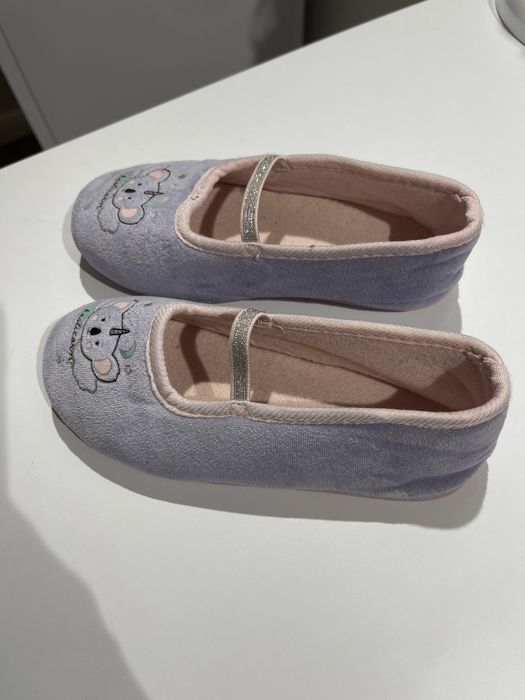 Buty, kapcie r 30