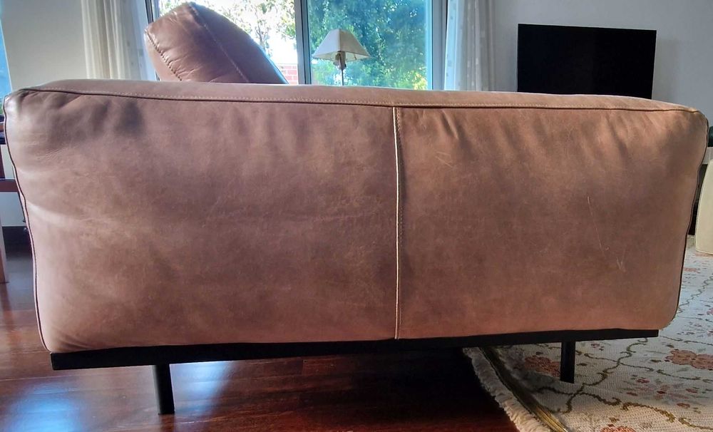 Sofá de pele estilo escandinavo (3 lugares)