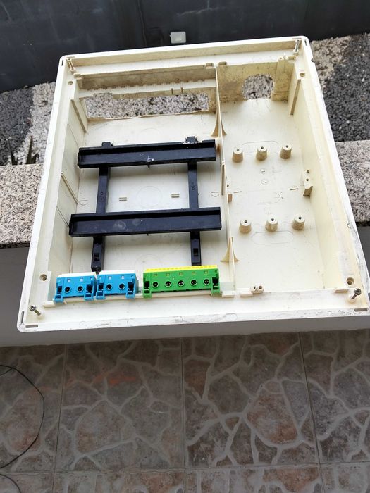 Quadro elétrico de interior de casa em segunda mão
