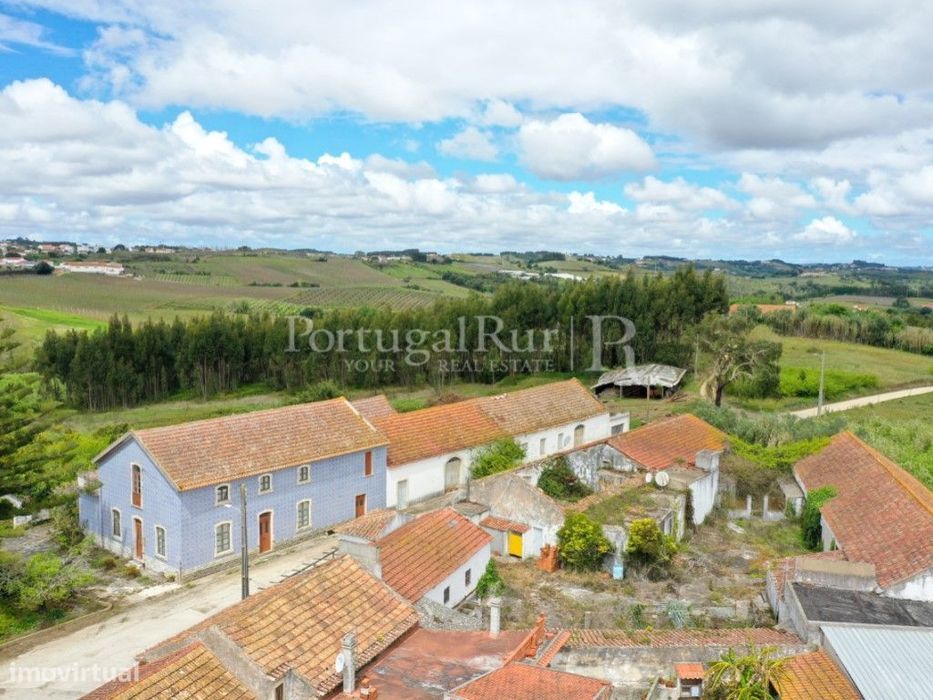 Antiga quinta agrícola com 11 hectares e 4700 m2 de construções, a ...