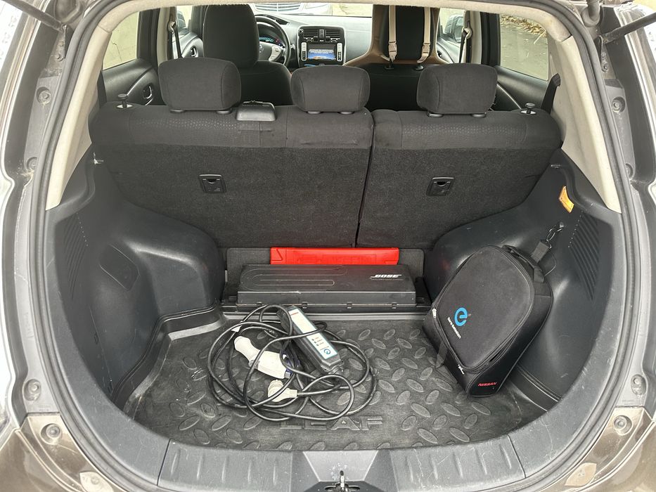 Продам Nissan Leaf