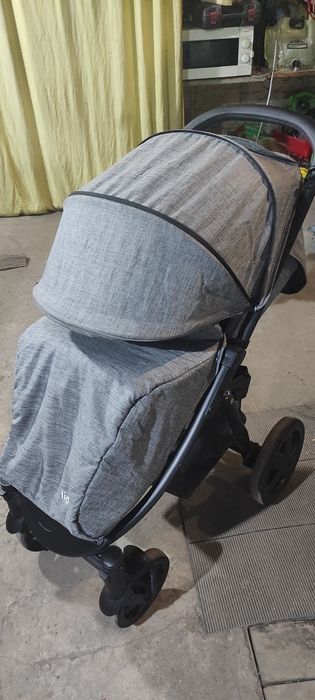 Дитяча прогулянкова каляска