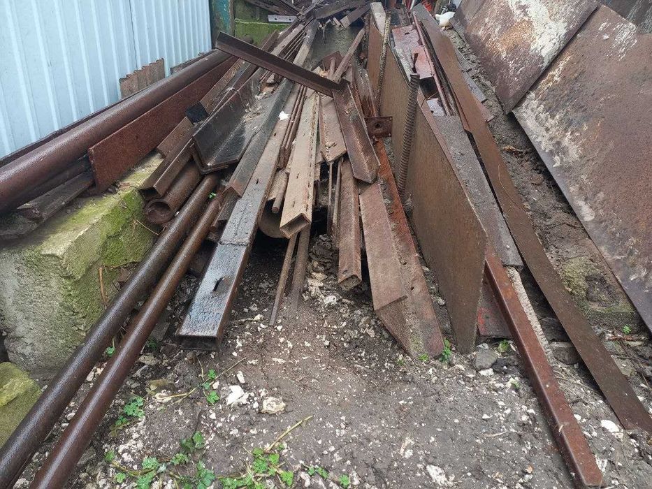 Продам діловий металобрухт: швелер, куток, труба, арматура
