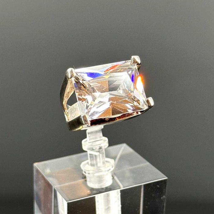 Srebro - Srebrny pierścionek z wielką Cyrkonią - próba srebra 925