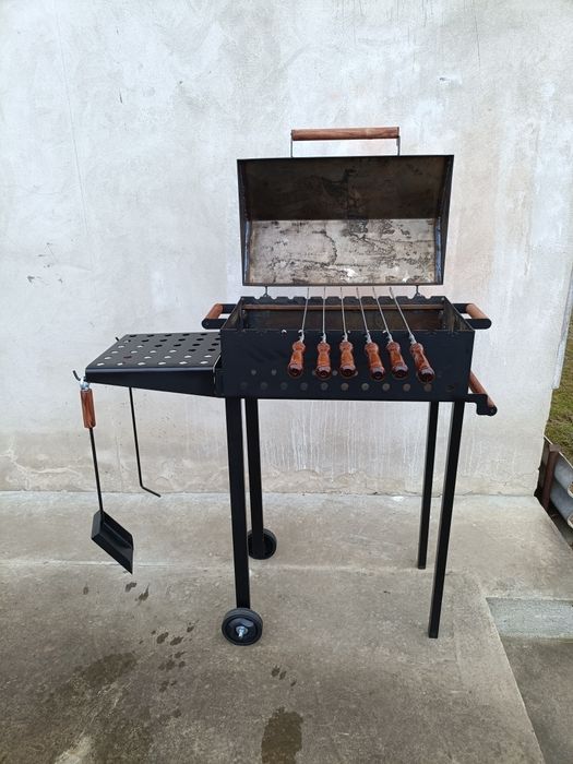 Мангалм 4мм гриль барбекю на колесах на 11 шампурів