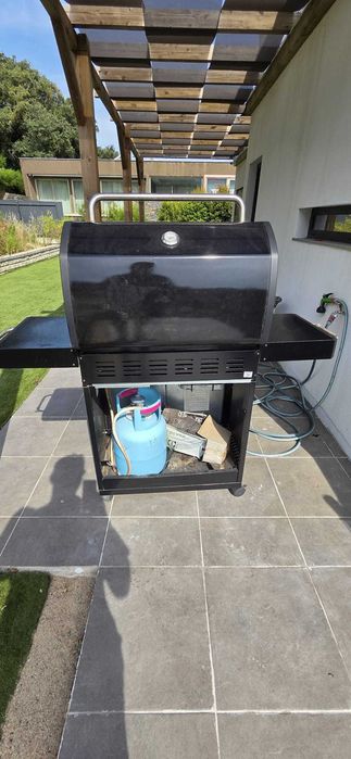 Barbecue a gas com 4 queimadores