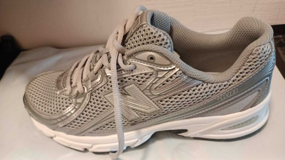 Jeden but lewy New Balance rozmiar 40