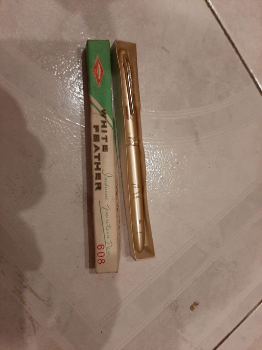 Ручка перьевая с золотым пером