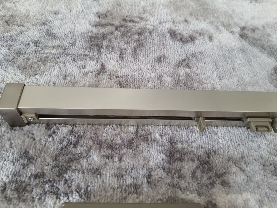Cortinado pendente com calha em inox