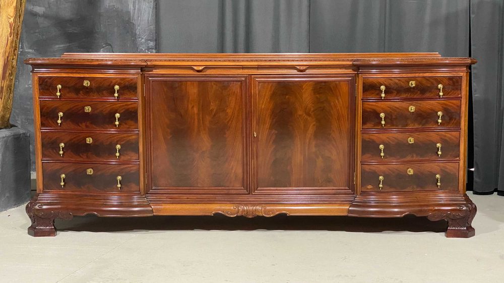 Reprezentacyjny angielski zestaw jadalniany: stół, witryna, komoda