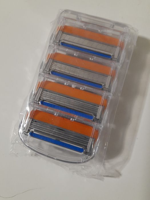 Кассеты для бритья Gillette Fusion 5  ( Джилет фьюжн ) набор 4 шт