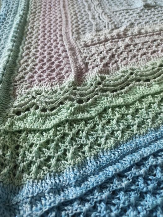 Symetryczna duża pastelowa chusta handmade