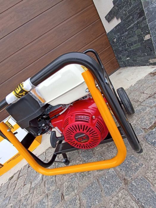 Генератор Honda 5-5,6кВт/220 электростанция AYERBE 6000 AVR Испания