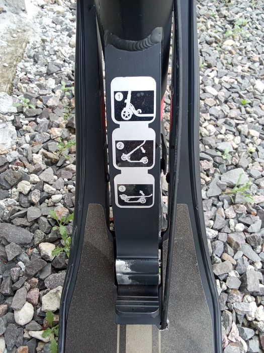 D-MAX-9 Самокат в хорошому стані