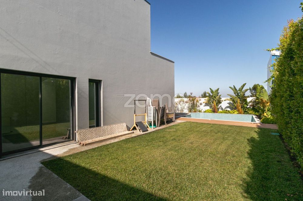Moradia T3 com Piscina e Jardim no Zambujeiro – Alcabideche