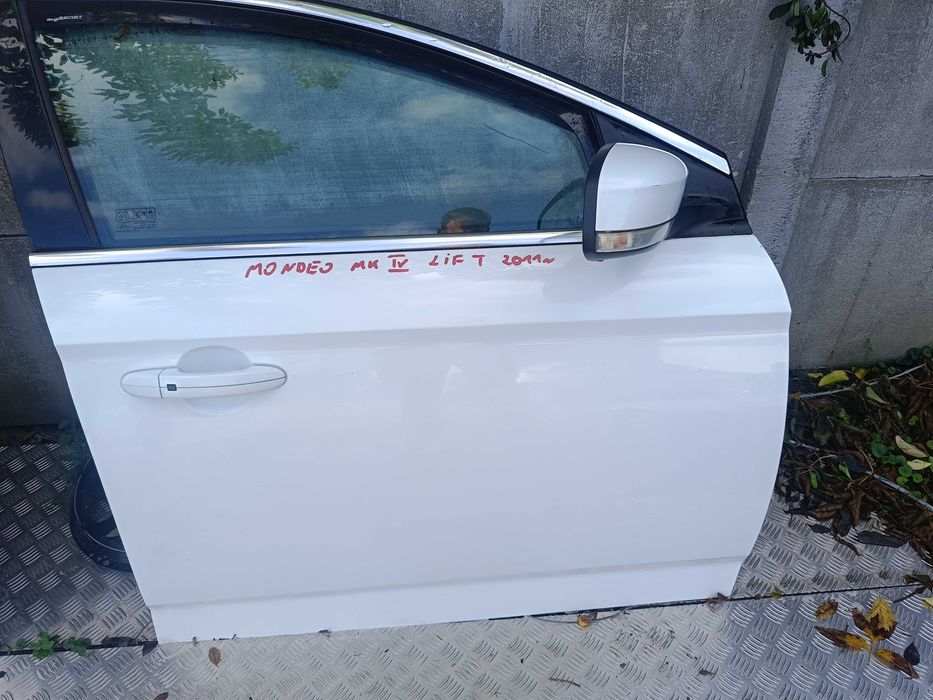 Drzwi Prawy Przód / Prawy Tył Ford Mondeo MK4 HB / Kolor F6 / W kolor
