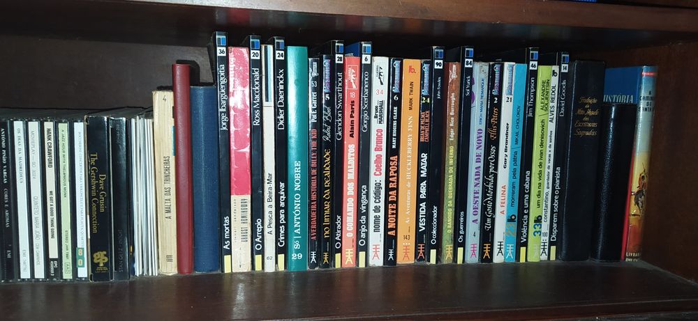 Vários livros de coleção e outros para venda