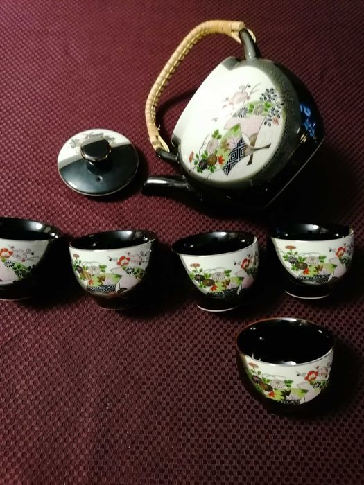 Porcelana japońska - dzbanek do herbaty i 5 czarek