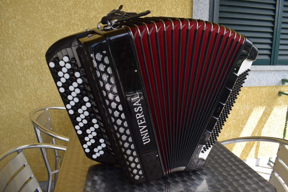 Acordeao Universal 4Voz. N 196