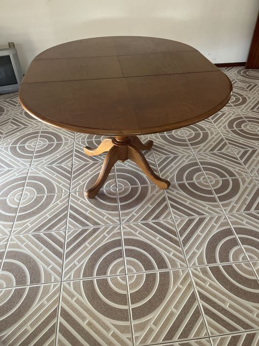 Mesa de jantar com cadeiras madeira