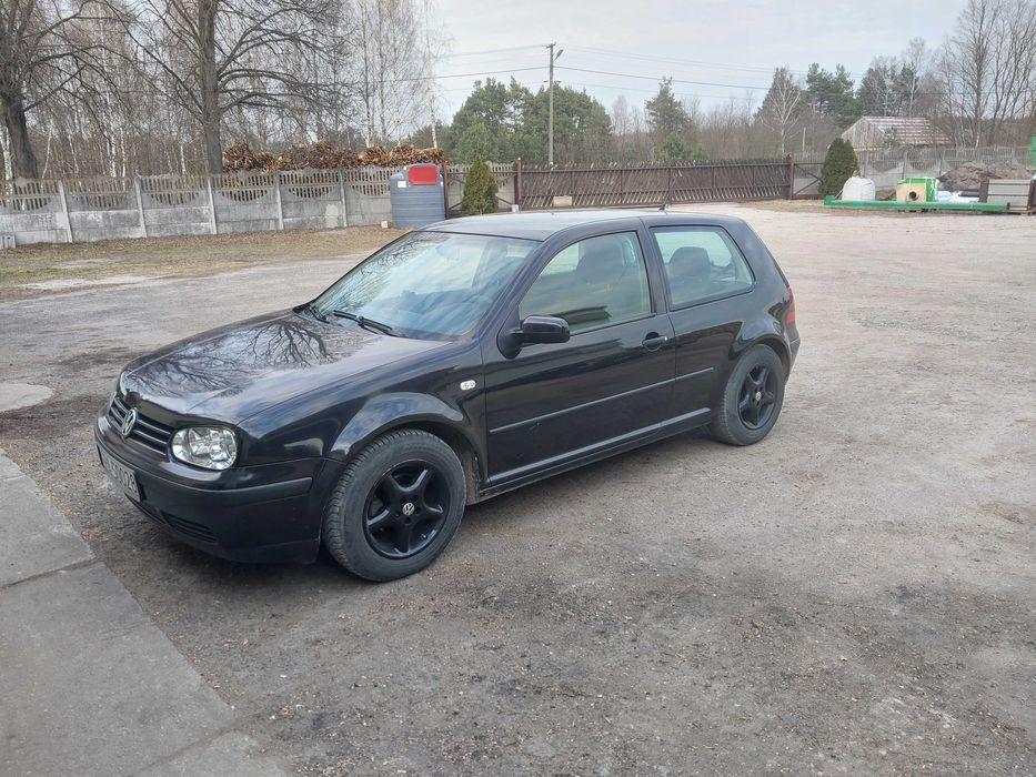 Syndyk sprzeda samochód marki Volkswagen Golf, 2002 r.