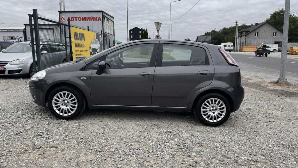 Продам надійне та економне авто Fiat punto 2012
